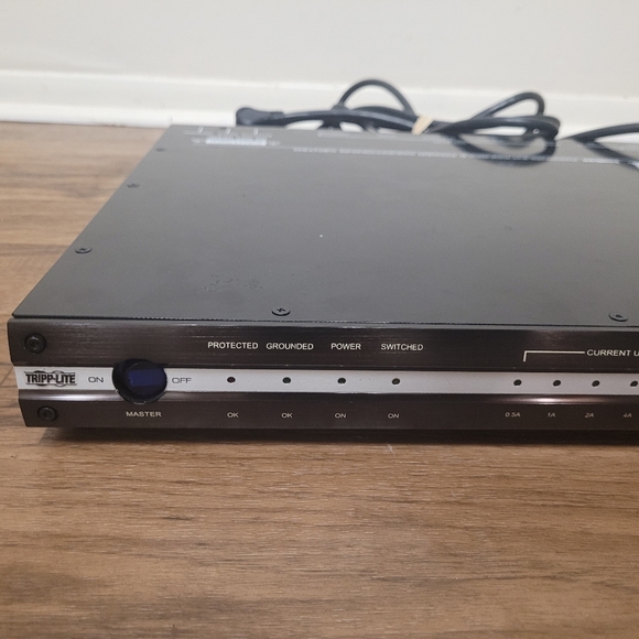 Tripp-Lite Isobar HT3100PC Rack Mount/Console Power Conditioning Center - Picture 4 of 9
